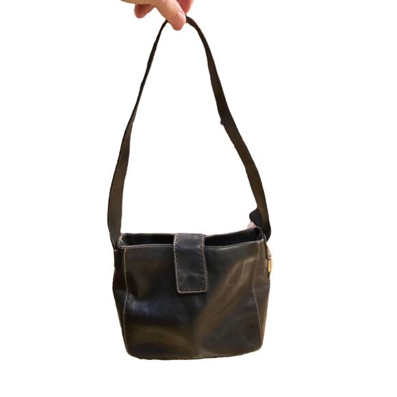 Fossil Handbags - Fossil Shoulder Bag in a Dark Brown/Black with Stitching and Magnetic Closure